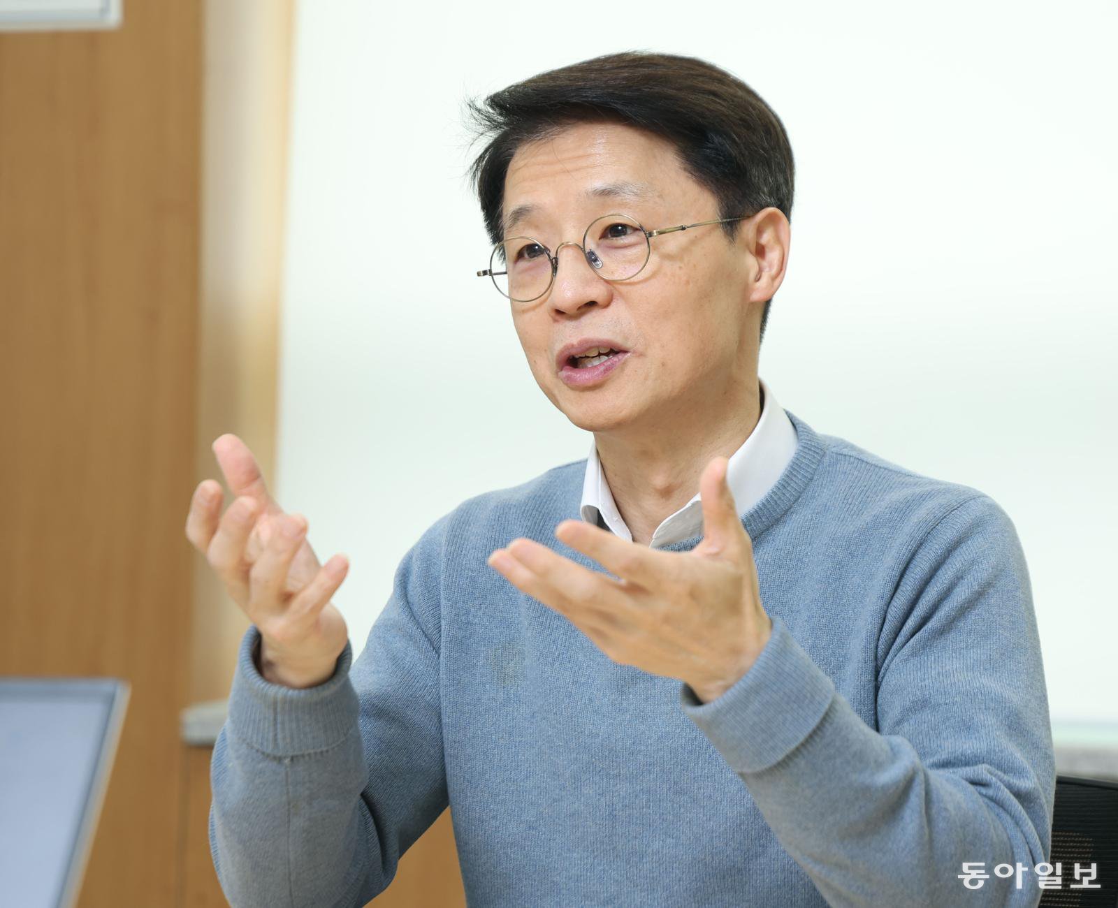 동아일보 인터뷰